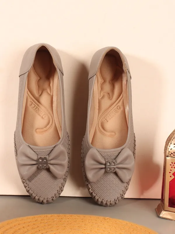 Grey_Synthetic_Leather_Flats_For_Women