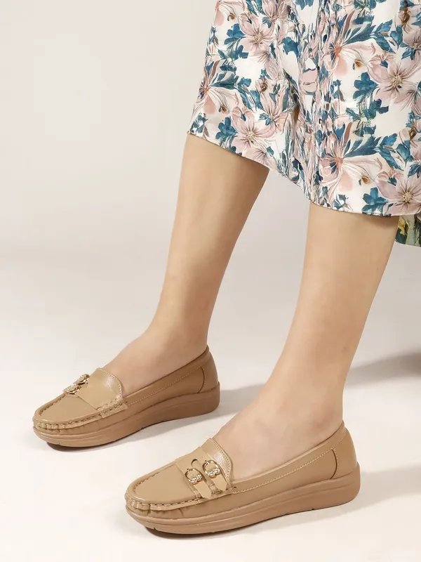 Beige_Synthetic_Leather_Bellies_For_Women