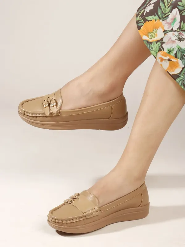 Beige_Synthetic_Leather_Bellies_For_Women