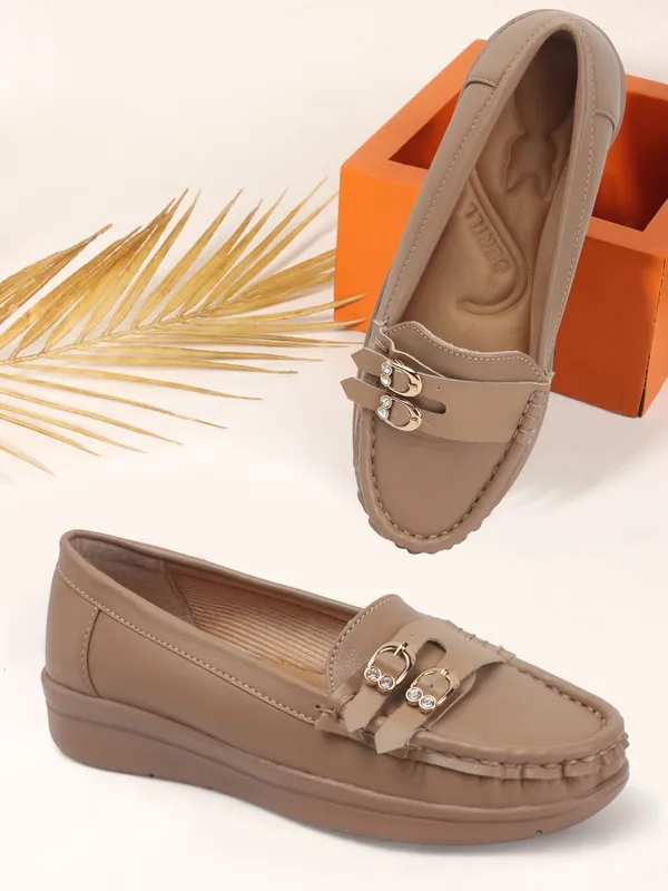 Beige_Synthetic_Leather_Casual_Slip_On_Bellies_For_Women