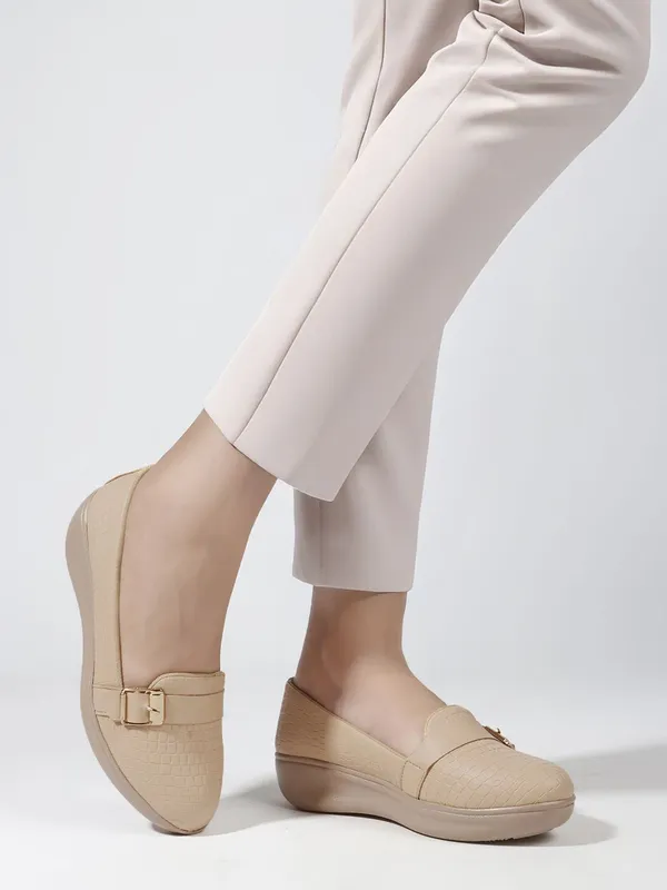 Beige_Synthetic_Leather_Loafers_For_Women