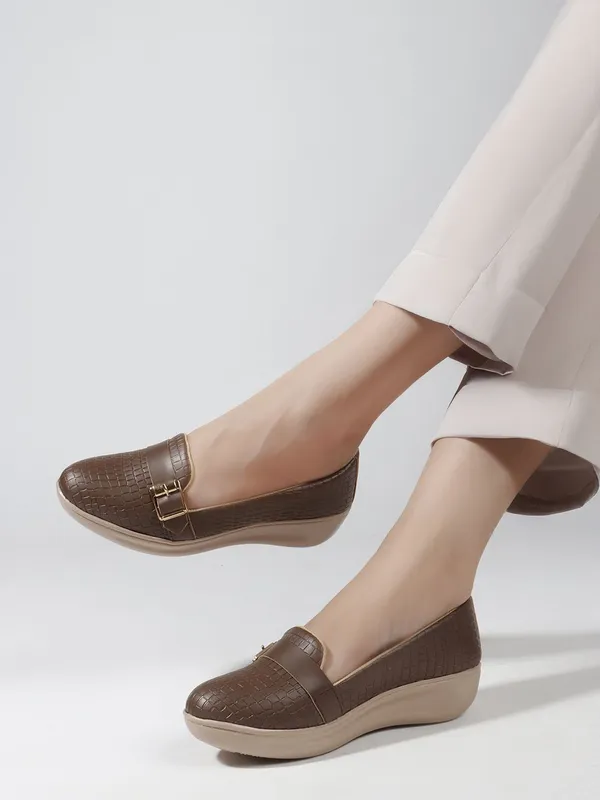 Brown_Synthetic_Leather_Loafers_For_Women