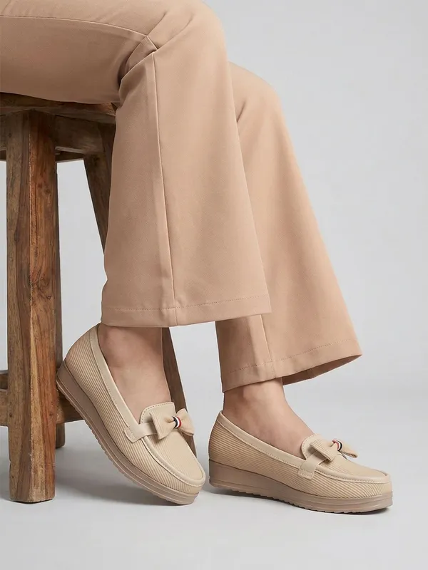 Beige_Synthetic_Leather_Flats_For_Women