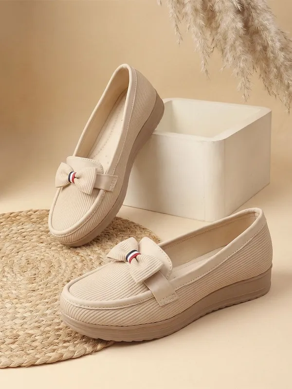 Beige_Synthetic_Leather_Flats_For_Women