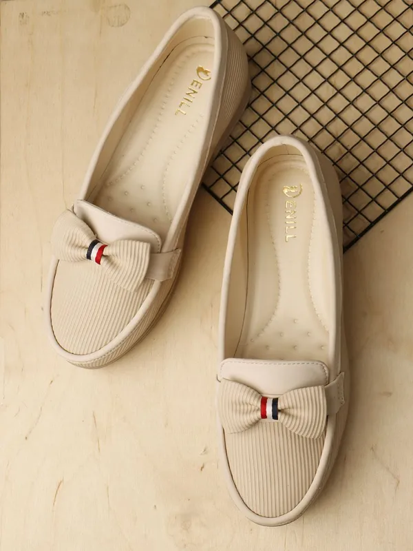 Beige_Synthetic_Leather_Flats_For_Women