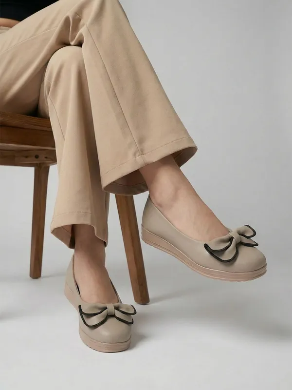 Grey_Synthetic_Leather_Flats_For_Women