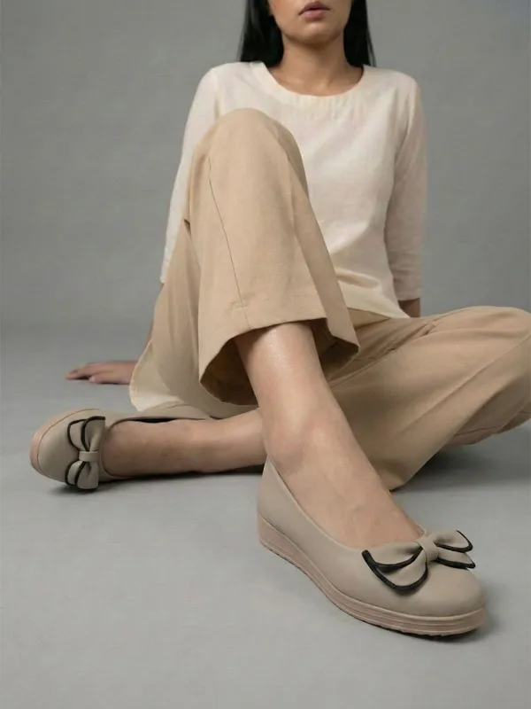 Grey_Synthetic_Leather_Flats_For_Women