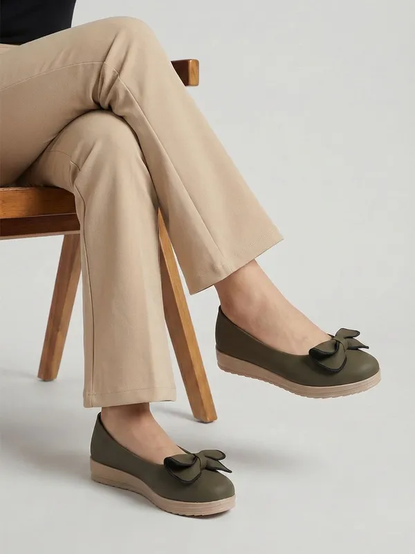 Green_Synthetic_Leather_Flats_For_Women