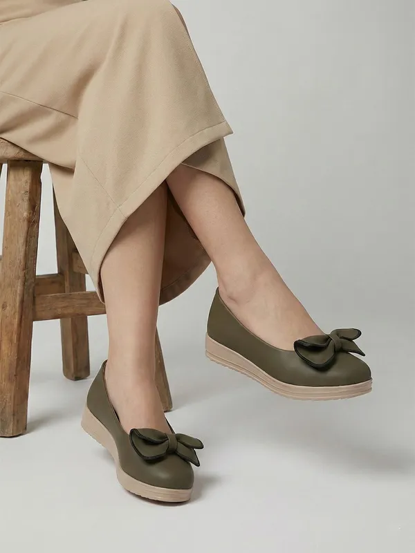 Green_Synthetic_Leather_Flats_For_Women