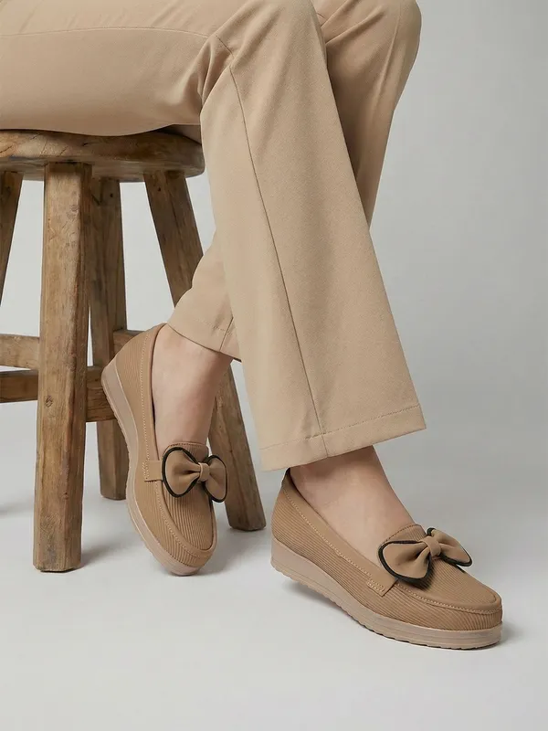 Beige_Synthetic_Leather_Flats_For_Women