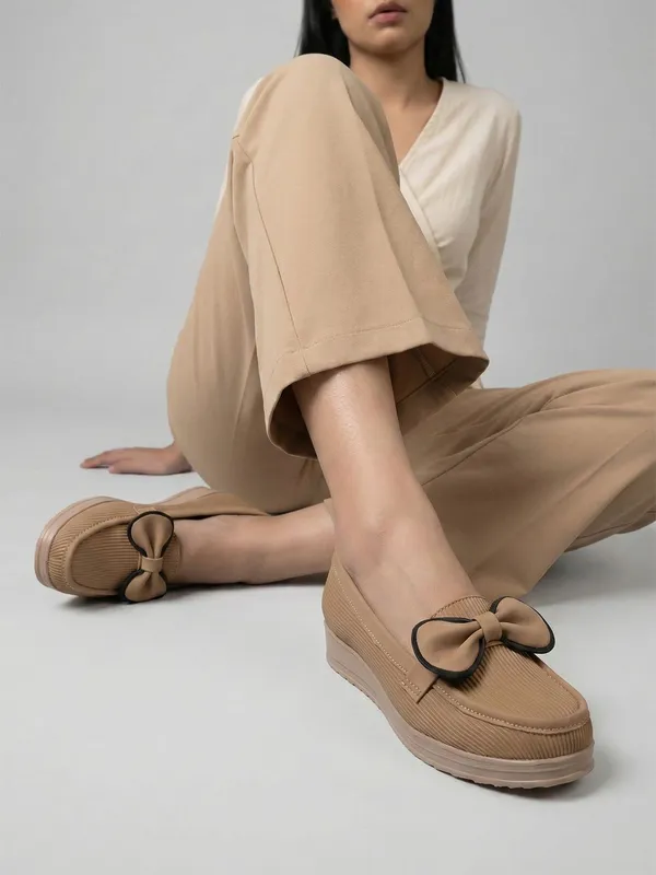 Beige_Synthetic_Leather_Flats_For_Women