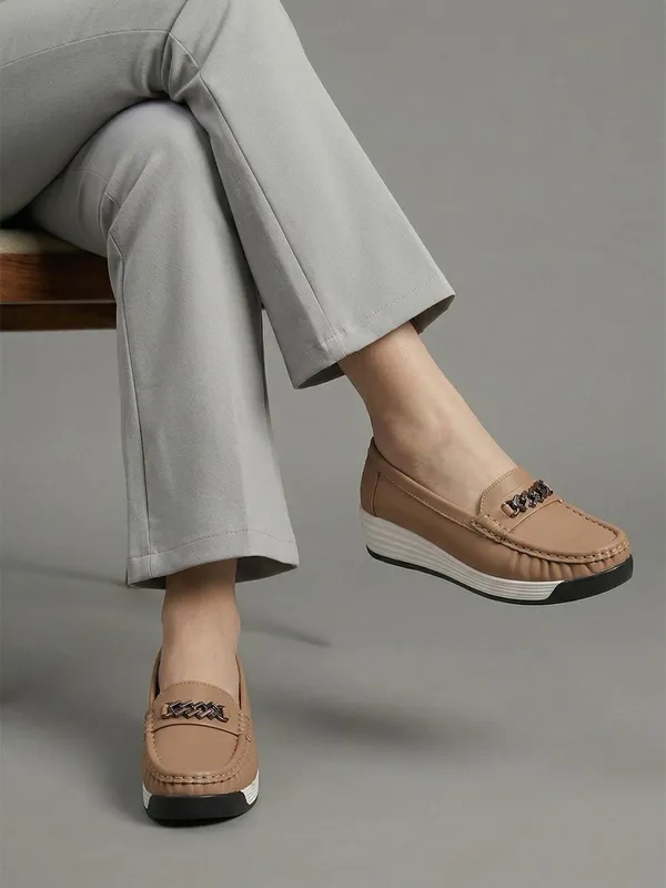 Beige_Synthetic_Leather_Casual_For_Women