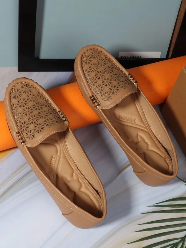 Beige_Synthetic_Leather_Bellies_For_Women