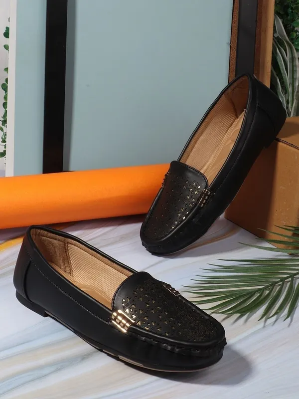 Black_Synthetic_Leather_Bellies_For_Women