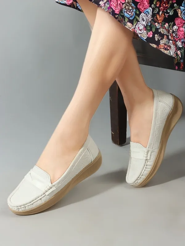 Beige_Synthetic_Leather_Sandal_For_Women