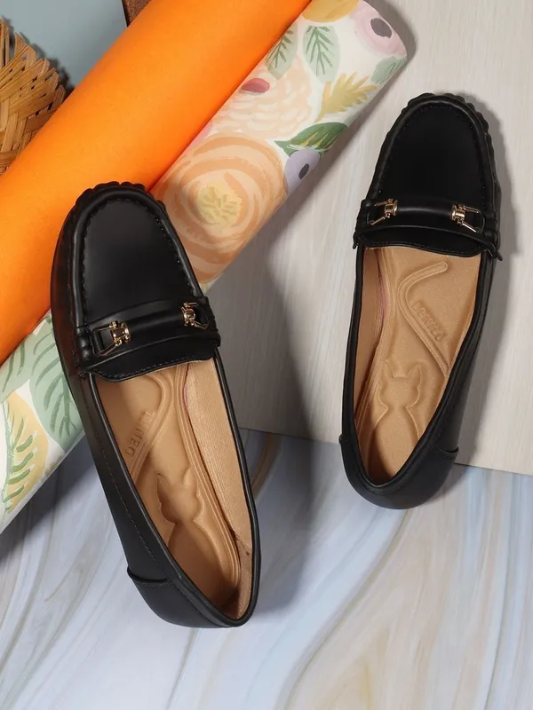 Black_Synthetic_Leather_Flats_For_Women