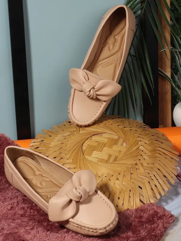 Beige_Synthetic_Leather_Flats_For_Women