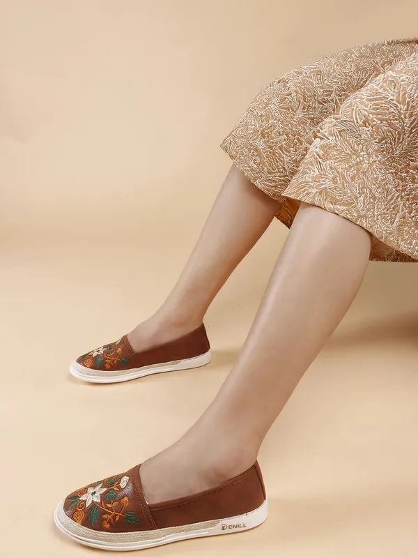 Brown_Synthetic_Leather_Casual_Slip_On_Bellies_For_Women
