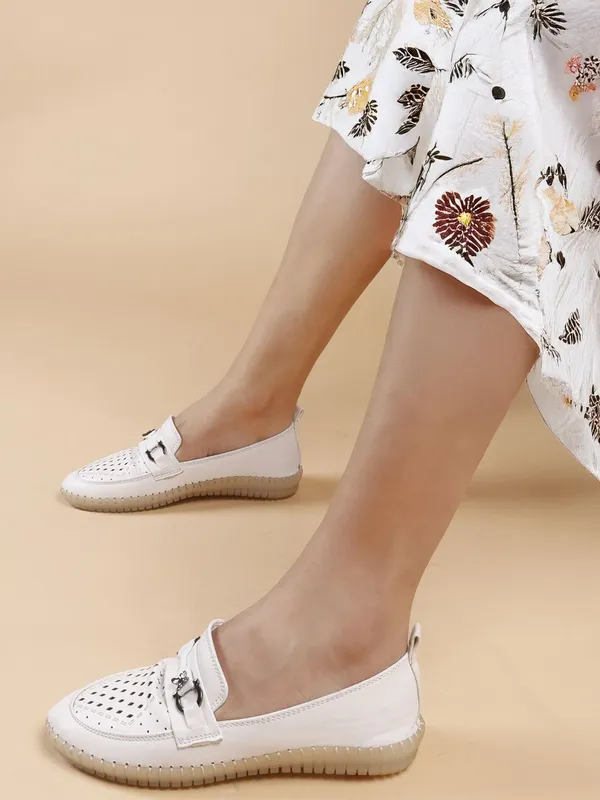 White_Synthetic_Leather_Bellies_For_Women