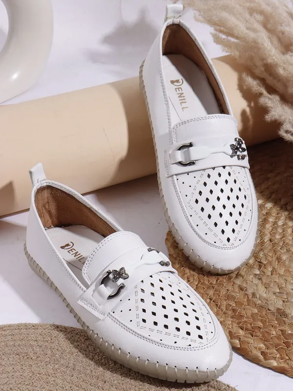 White_Synthetic_Leather_Casual_Slip_On_Bellies_For_Women