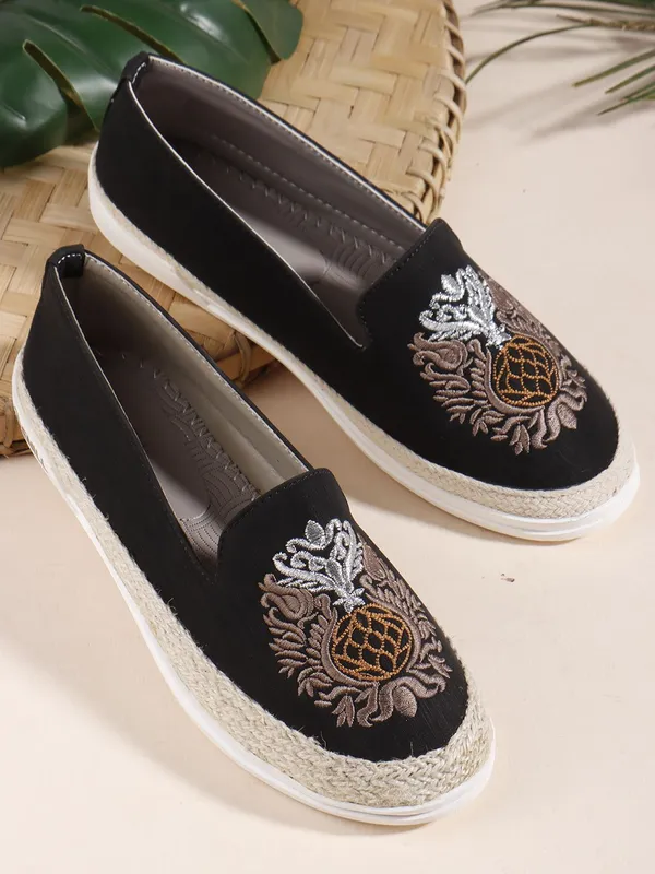 Black_Synthetic_Leather_Bellies_For_Women