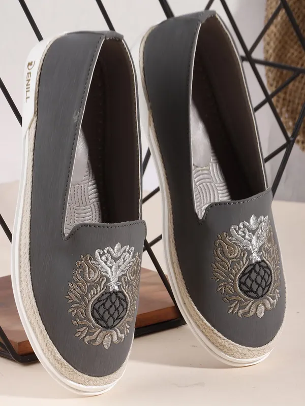 Grey_Synthetic_Leather_Casual_Slip_On_Bellies_For_Women