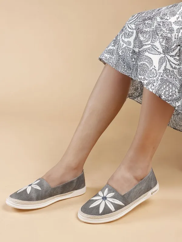Grey_Denim_Casual_Slip_On_Bellies_For_Women