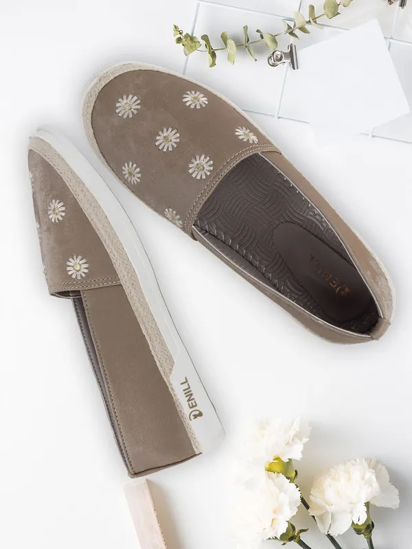 Grey_Synthetic_Leather_Casual_Slip_On_Bellies_For_Women