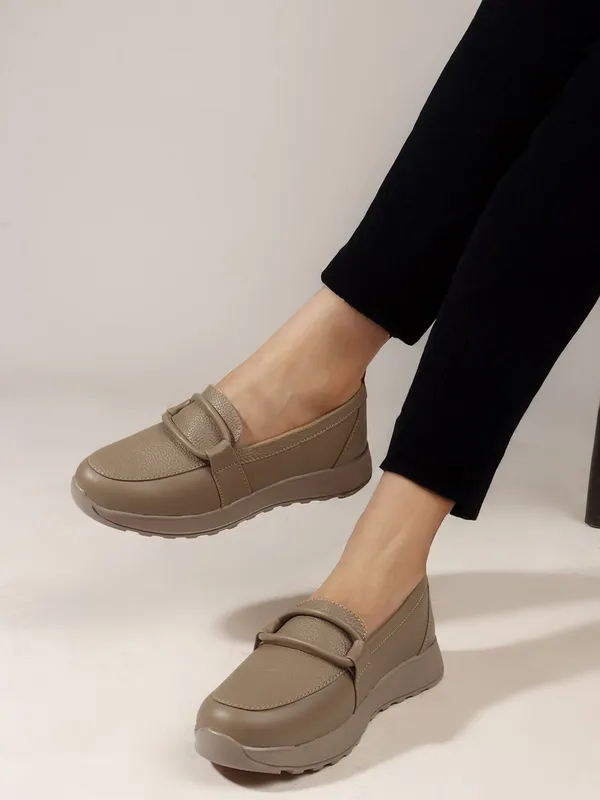 Beige_Synthetic_Leather_Casual_Lace_Up_Sneakers_For_Women
