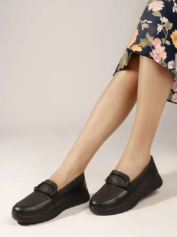 Black_Synthetic_Leather_Casual_Lace_Up_Sneakers_For_Women