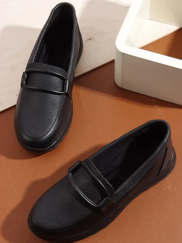 Black_Synthetic_Leather_Casual_Lace_Up_Sneakers_For_Women