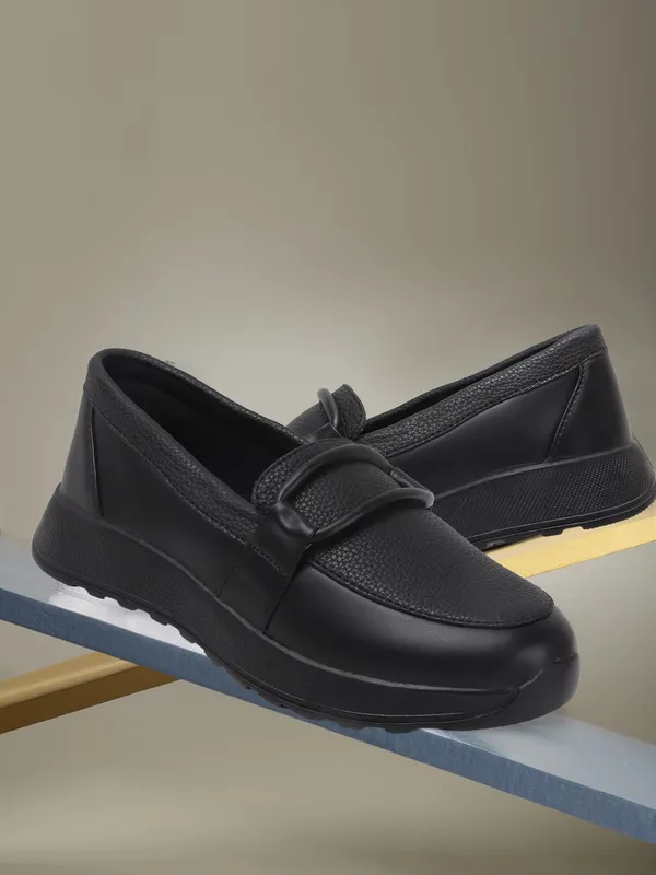 Black_Synthetic_Leather_Casual_Lace_Up_Sneakers_For_Women