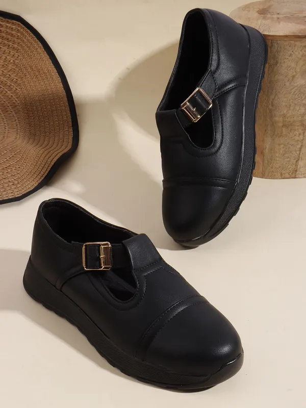 Black_Synthetic_Leather_Casual_Lace_Up_Sneakers_For_Women