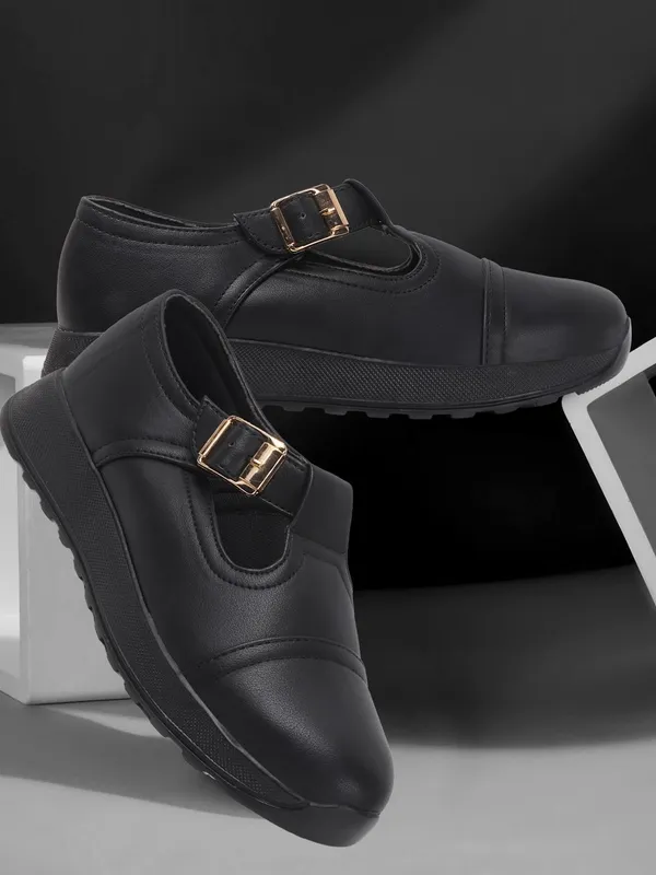 Black_Synthetic_Leather_Casual_Lace_Up_Sneakers_For_Women