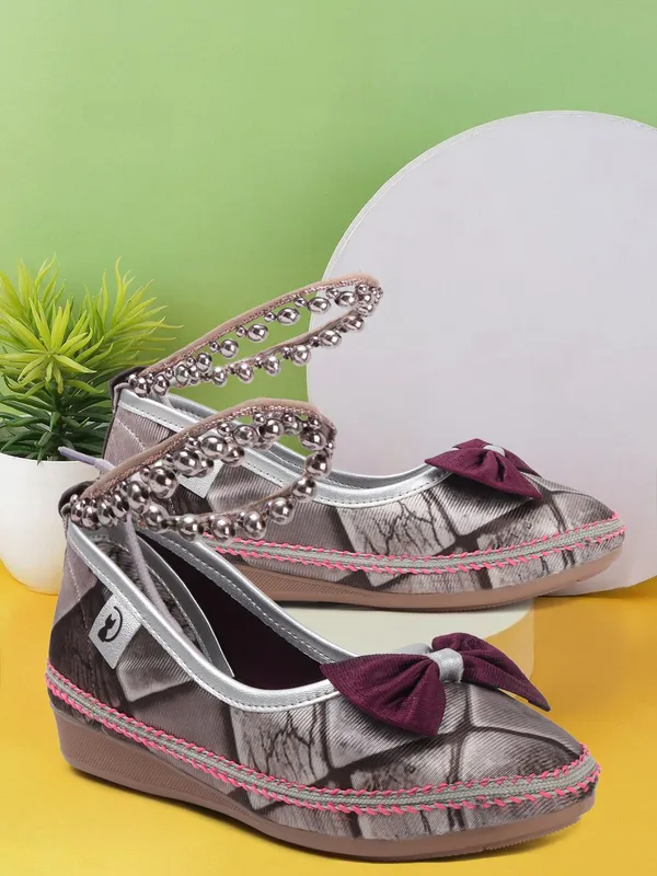 Silver_Fabric_Flats_For_Women