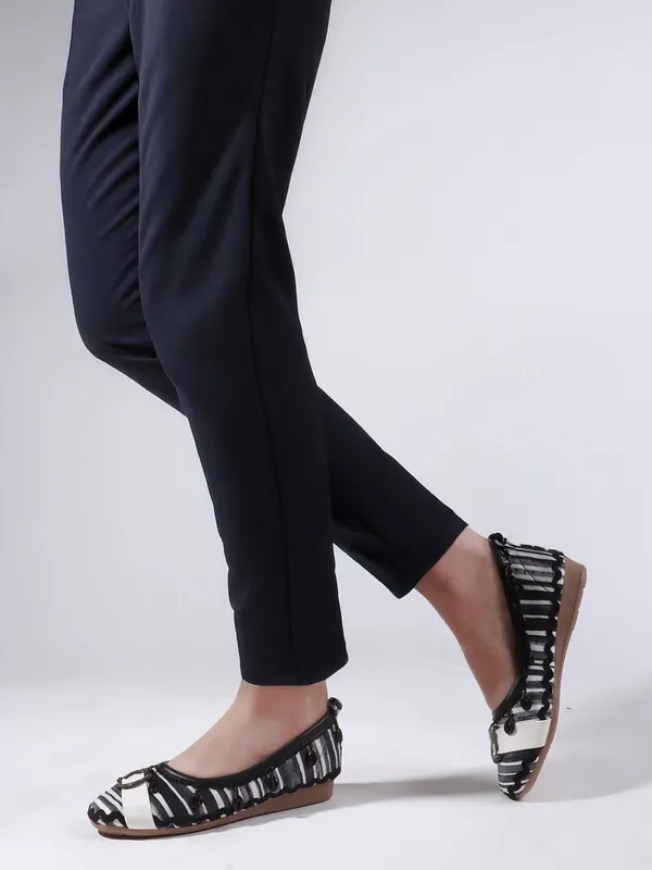 Black_Fabric_Flats_For_Women