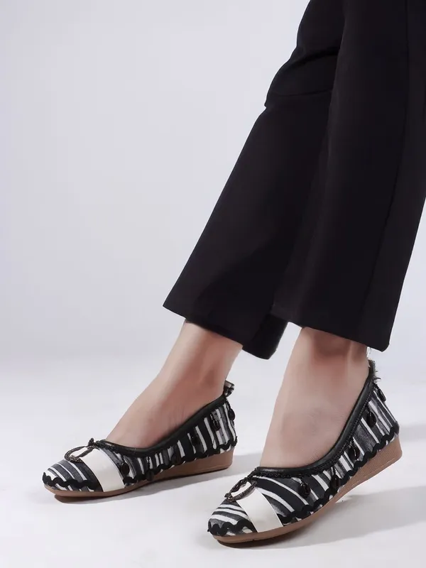 Black_Fabric_Flats_For_Women