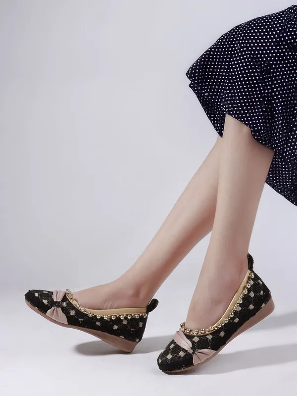 Black_Fabric_Flats_For_Women