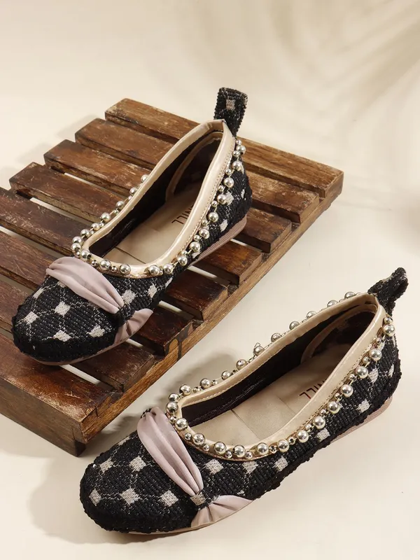 Black_Fabric_Flats_For_Women