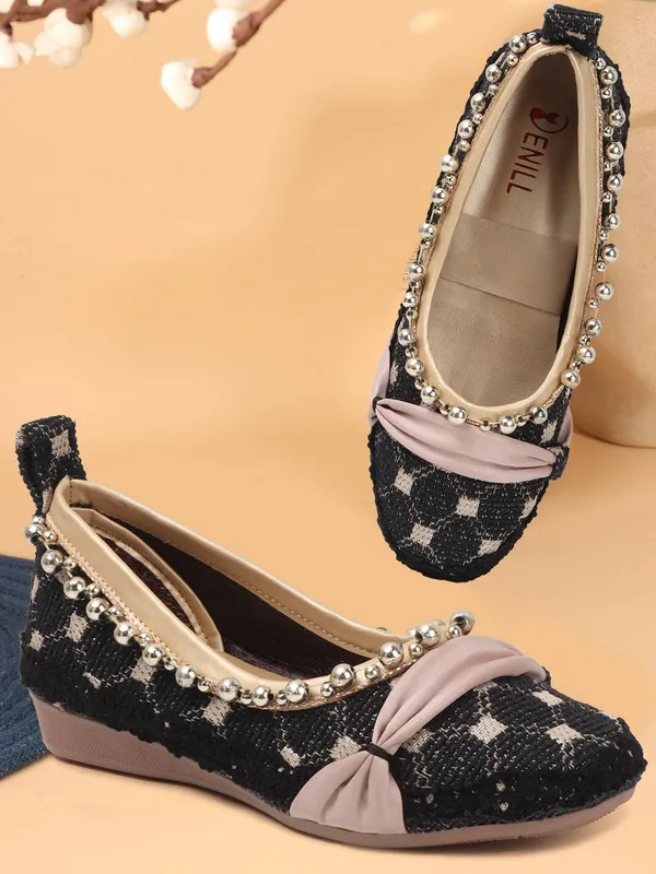 Black_Fabric_Flats_For_Women