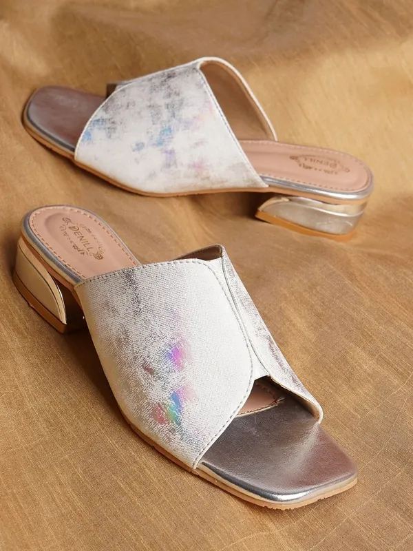 Silver_Synthetic_Leather_Heels_For_Women