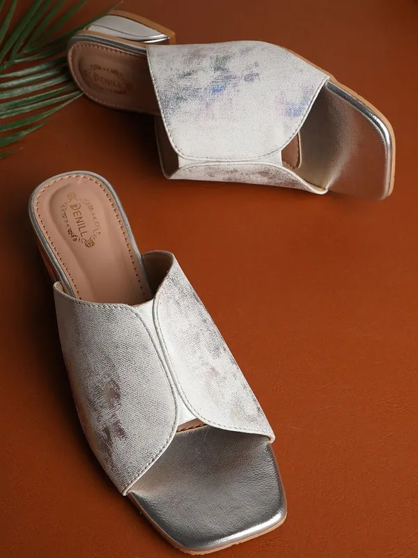 Silver_Synthetic_Leather_Heels_For_Women