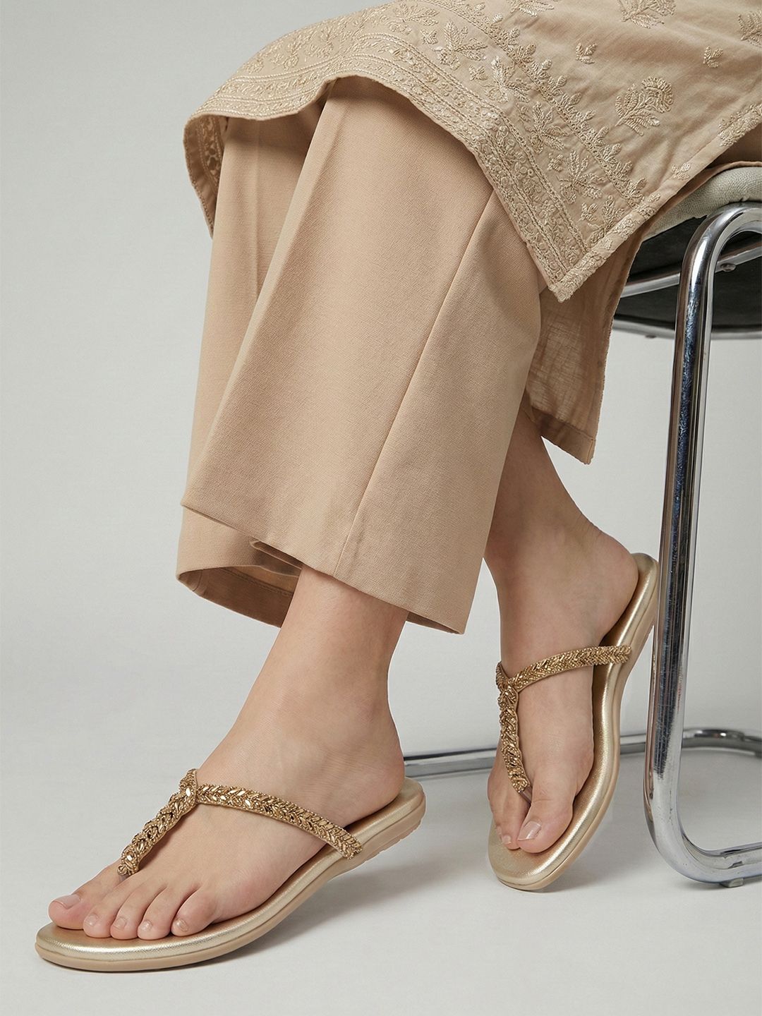 Gold_Synthetic_Leather_Flats_For_Women