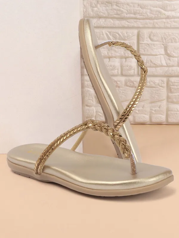 Gold_Synthetic_Leather_Flats_For_Women