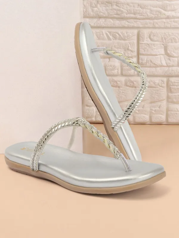 Silver_Synthetic_Leather_Flats_For_Women