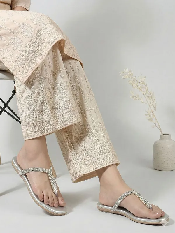Silver_Synthetic_Leather_Flats_For_Women