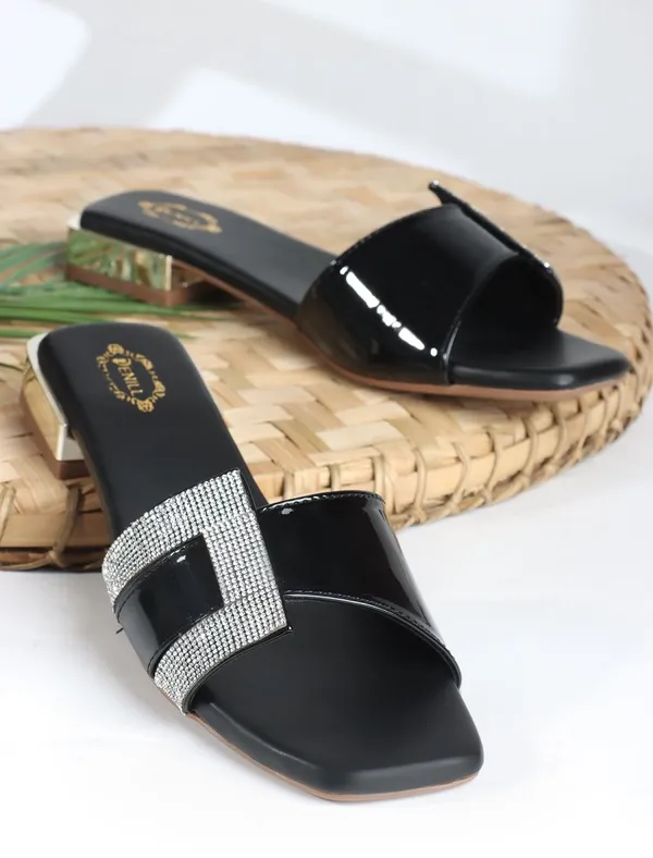Black_Synthetic_Leather_Flats_For_Women