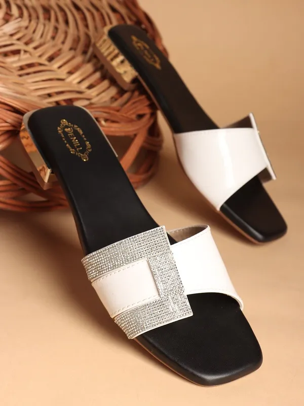 White_Synthetic_Leather_Flats_For_Women