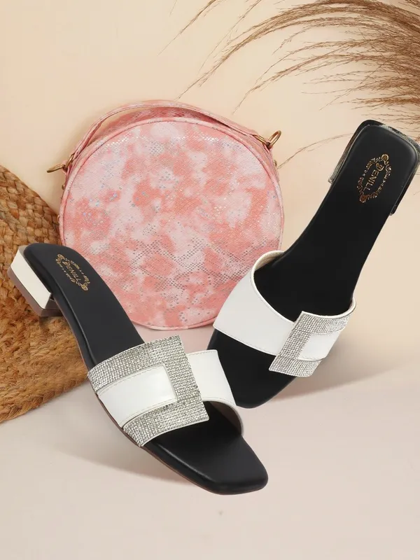 White_Synthetic_Leather_Flats_For_Women