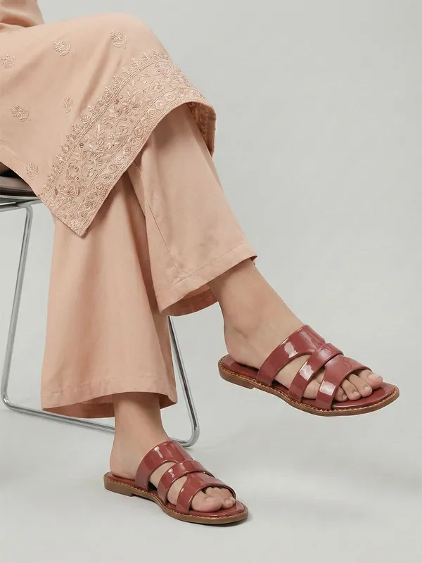 Maroon_Patent_Leather_Flats_For_Women